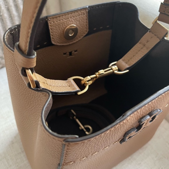 Tory Burch Small McGraw Bucket Bag - Picture 9 of 15